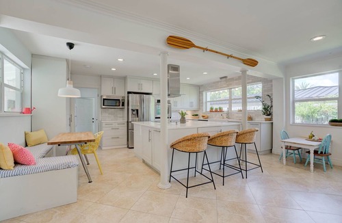 Florida North Atlantic Coast House | Private Palm Beach Pool Home Putting Green near BEACH Restaurants