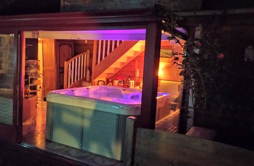 Soucelles Apartment | Private, quiet accommodation in architect-designed house with pool, spa, private garden