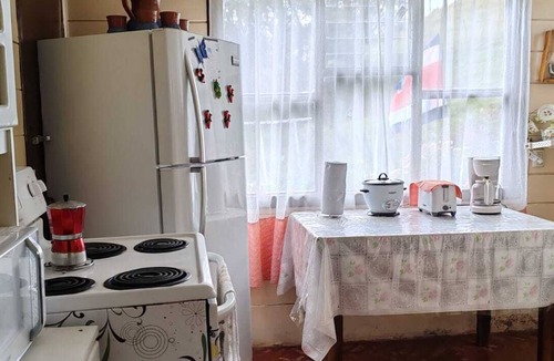 Chicua Cottage | Private Valley View Cabin near Irazú - 100 Mbps WiFi & Full Kitchen