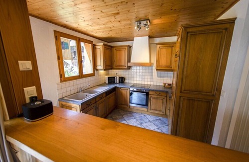Les Prodains Ski Chalet | Prodains gondola at 500m offering direct access to the heart of Avoriaz