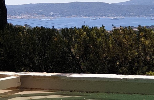 Sainte-Maxime Villa | Propriété au Calme Avec Très Belle vue sur Saint Tropez