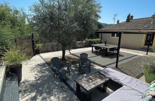 Lourmarin House | Provencal house in a green setting downtown view of the dovecote