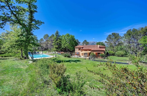 Peynier House | Provence house with swimming pool, Ste Victoire view, near Aix (sleeps 10)
