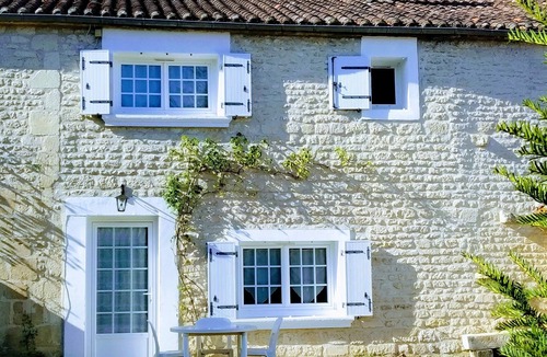 Pays de Fontenay-Vendee House | Quiet furnished accommodation with garden