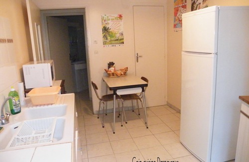 Beaumont-de-Lomagne Apartment | Quiet, restful gîte in town. Everything is less than 500m away on foot!