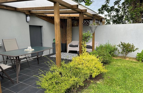 Sene House | Quiet vacation in small house with enclosed garden (Saturday to Saturday)