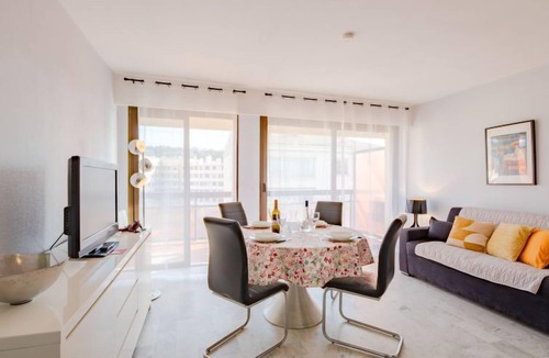 Sainte-Maxime City Centre Apartment | Résidence Azur by Interhome