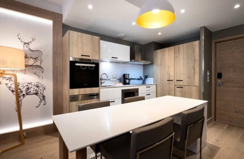Meribel Centre Apartment | Résidence Pierre & Vacances Premium L'Hevana ***** - Apartment 6 people - 2 bedrooms - Fireplace - Sauna