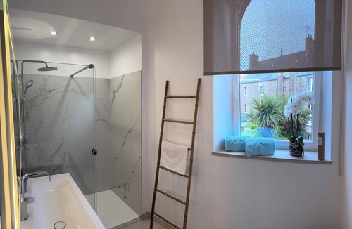 Barfleur Bed & Breakfast | Refined suite in Barfleur, 2 steps from the port!