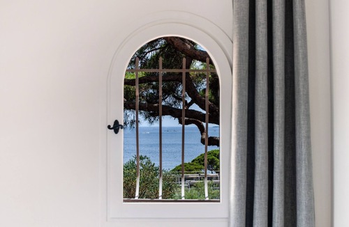 Plage de la Garonnette Villa | Renovated 4 bedroom villa with SEA VIEW - 250m from the beach - pool - garden