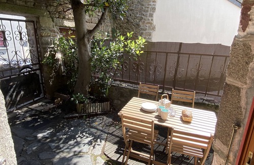La Marne House | Renovated house with outside courtyard 10 min walk from the sea - free parking