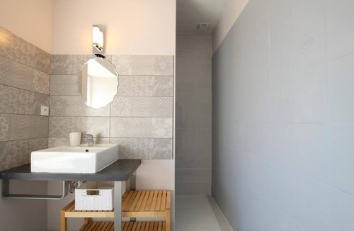 Barfleur House | Renovated, modern and very central house! Terrace and garden