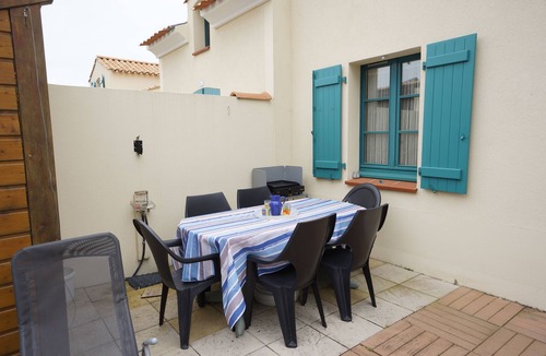 Saint-Hilaire-de-Riez Condo | Residential house with swimming pool