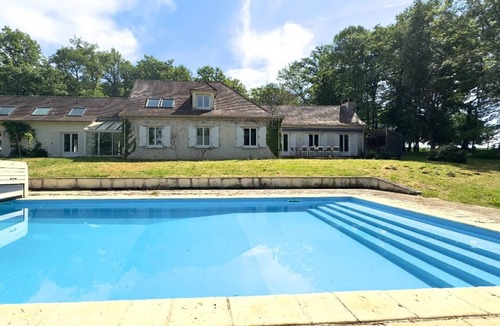 Le Vigen House | Reynou Gite | Private Pool | Near Limoges | Wi-Fi | Peace & Relaxation Disco