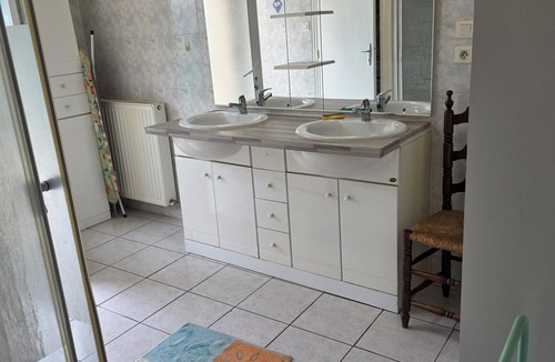 Clairac Bed & Breakfast | Riverfront t3 with garden