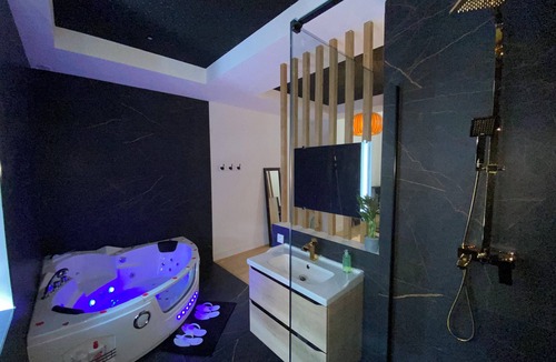 Valbenoite - Le Bernay - Valfuret Apartment | Romantic loft with private Jacuzzi