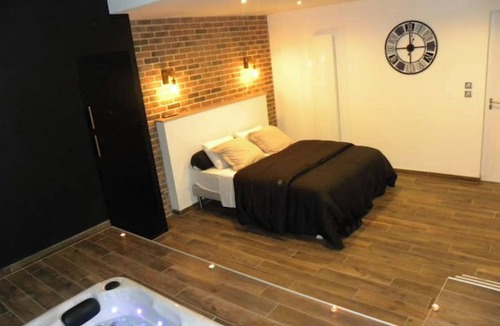 Ferriere-la-Grande House | romantic room with private spa