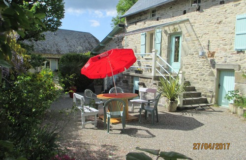 Beynat Cottage | Rural cottage Pura Vida 3 ears, for lovers of nature and animals!