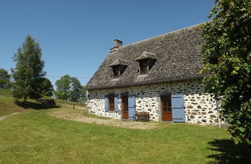 Anglards-de-Salers Cottage | Rustic Mountain Retreat: Renovated 5BR Home w/Terrace, Garden, WiFi, Near Salers & Mauriac