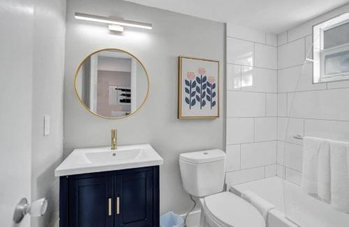 Poinciana Park Apartment | Rustic Retreats Spacious 1BR For 4 guests In The Heart of Fort Lauderdale