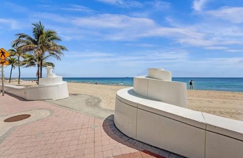 Poinciana Park Apartment | Rustic Retreats Spacious 1BR For 4 guests In The Heart of Fort Lauderdale
