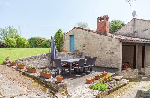 Saint-Michel-le-Cloucq Cottage | Saint Michel Le Cloucq: Old character cottage in south Vendee