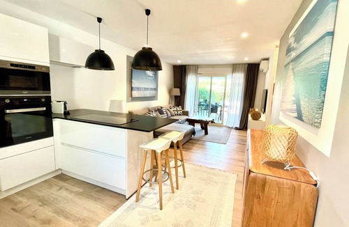 Cote d'Azur- French Riviera House | Saint-Tropez House with garden, 2 bedrooms sleeps 5, beach 50 m.