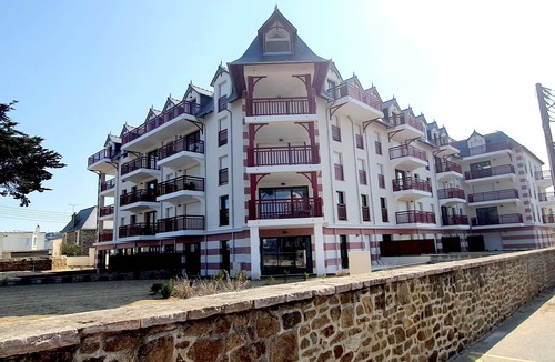 Pleneuf-Val-Andre Apartment | SEAFRONT APARTMENT VAL ANDRE ALL INCLUSIVE FOR 5 PEOPLE