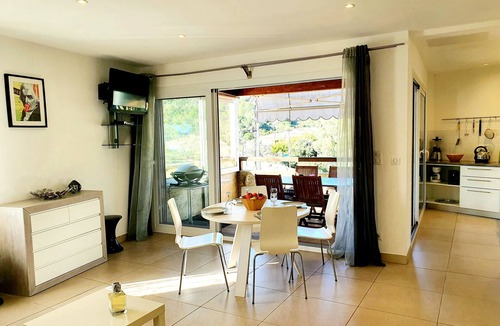 Galeria Apartment | SEASIDE APARTMENT WITH HEATED POOL