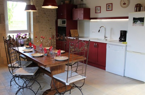 Montignac-le-Coq Cottage | Secluded house with private pool and spa, Charente
