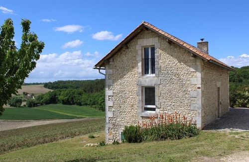 Montignac-le-Coq Cottage | Secluded house with private pool and spa, Charente