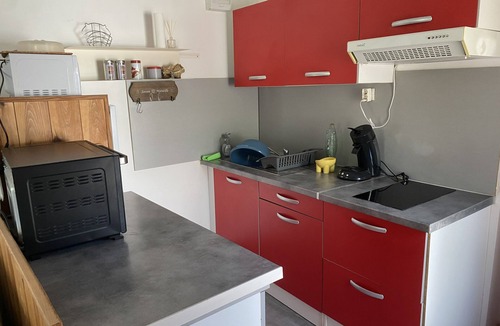 Pignan Apartment | Self-contained apartment in the heart of the garrigues. Spa garden. pets allowed