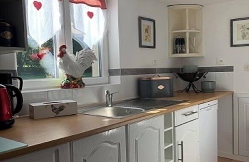 Rouelle Cottage | 'SERENDIPITY' Charming 2-bedroom cottage in lovely Domfront en Poiraie with WiFi