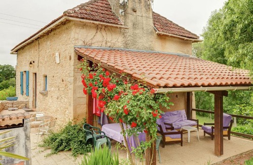 Montcabrier House | Serene Holiday Home in Besse with Swimming Pool