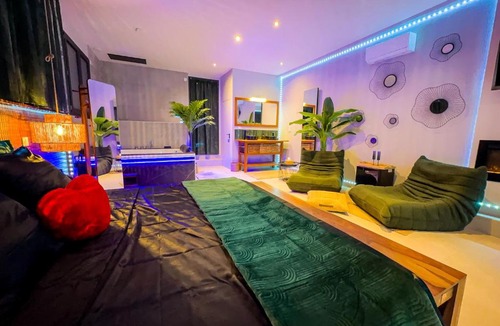 Venissieux Apartment | SERENITY Suite - Love room Amour