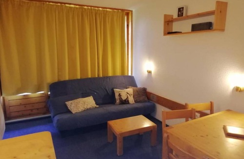Arc-1800 Apartment | Ski-in/ski-out & foot of the slopes, 14th floor, view mountain/firs, balcony, fireplace or stove, tv