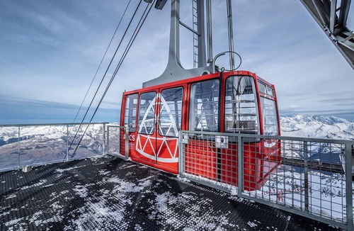 Arc-1800 Apartment | Ski-in/ski-out & foot of the slopes, 7th floor, balcony, fireplace or stove, tv, 29m², Les Arcs