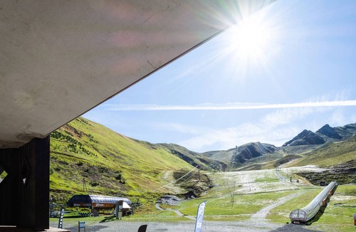 Peyragudes Apartment | Ski-in/Ski-out Apartment with Balcony, Free Spa Access, and Covered Parking