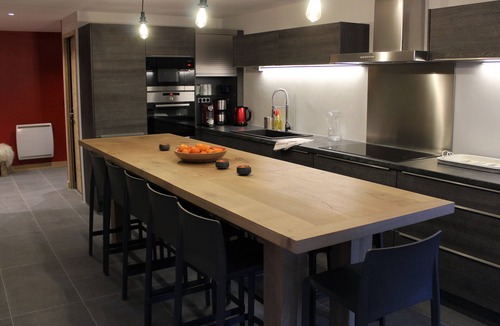 Mont-de-Lans Apartment | Ski-in/ski-out duplex - 4 bedrooms/3 bathrooms - wifi, sheets, cleaning, tv