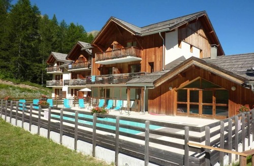 Les Orres Apartment | Ski-in/ski-out & foot of the slopes, 2nd floor, view valley, fitness, swimming pool, sauna, hammam