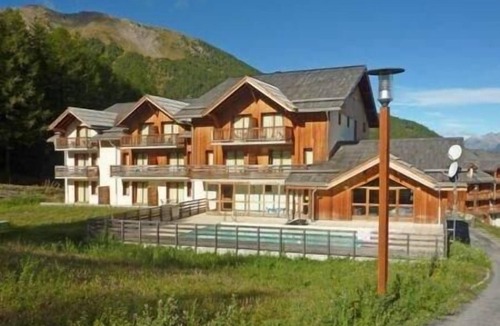 Les Orres Apartment | Ski-in/ski-out & foot of the slopes, 2nd floor, view valley, fitness, swimming pool, sauna, hammam