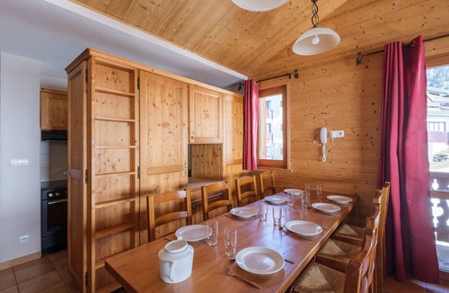Lanslevillard Condo | Skis aux pieds | T4 + accès piscine, sauna