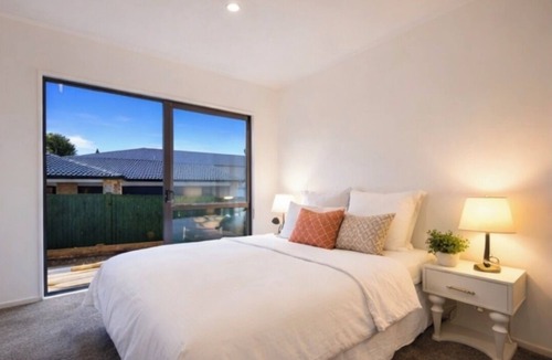 Papatoetoe Bed & Breakfast | SkyStop Auckland Stylish Living