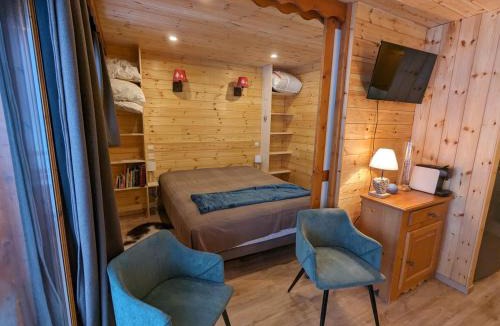 Puy-Saint-Vincent Apartment | SOLEIL DES ECRINS Puy Saint Vincent 1800 appart 4 pers refait neuf