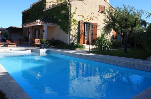Sorgues Villa | Sorgues, 9 km from Avignon, air-conditioned villa with private pool, (Wifi internet)