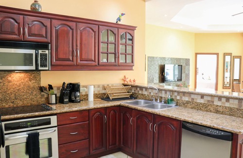 Playa Langosta Condo | Spacious 2 Bedroom/2.5 Bath - Fully Equipped - Pool - Gated Parking