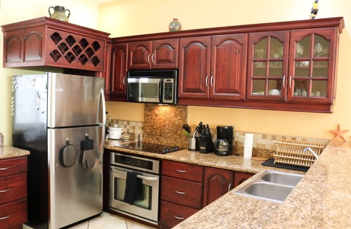 Playa Langosta Condo | Spacious 2 Bedroom/2.5 Bath - Fully Equipped - Pool - Gated Parking