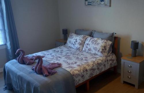 Chateau-Garnier House | Spacious 3-Bed House in Chateau Garnier