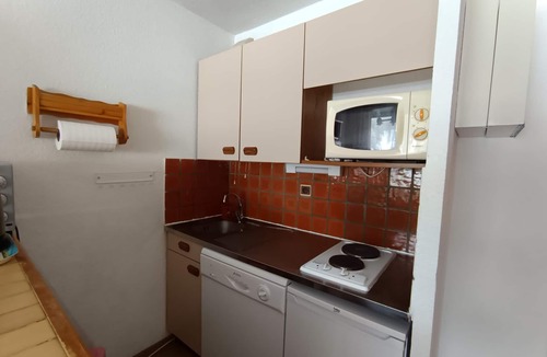 Montgenevre Apartment | Spacious apartment on slopes, sleeps 4-6, nice view