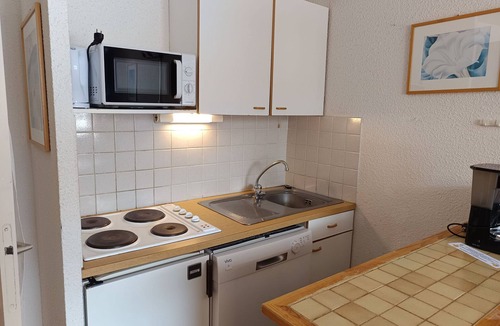 Montgenevre Apartment | Spacious apartment on slopes, sleeps 4-6, nice view